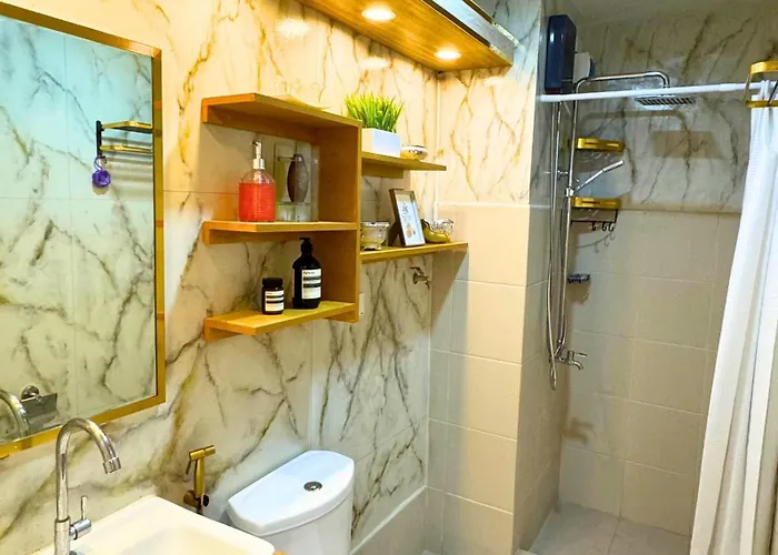 カプセルホテル Casa Vero, Resort-style For 4-6pax, 4 Pools マニラ市